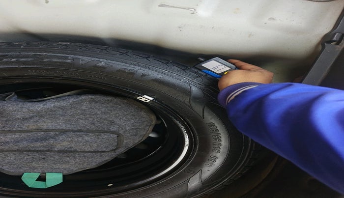 2017 Hyundai Elite i20 ASTA 1.2 DUAL TONE, Petrol, Manual, 1,13,334 km, tyre