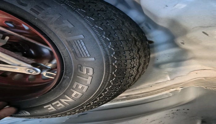 2021 Renault Kiger RXZ AMT DUAL TONE, Petrol, Automatic, 68,085 km, tyre