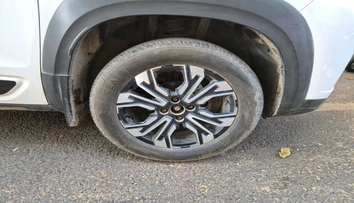 2021 Renault Kiger RXZ AMT DUAL TONE, Petrol, Automatic, 68,085 km, tyre