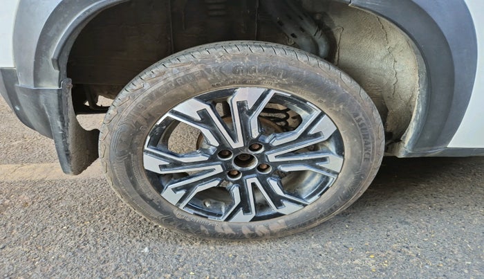 2021 Renault Kiger RXZ AMT DUAL TONE, Petrol, Automatic, 68,085 km, tyre