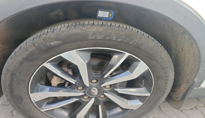 2021 Mahindra XUV300 W8 (O) 1.2 PETROL, Petrol, Manual, 76,808 km, tyre