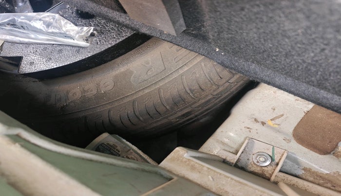 2021 Mahindra XUV300 W8 (O) 1.2 PETROL, Petrol, Manual, 76,808 km, tyre