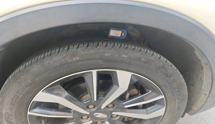 2021 Mahindra XUV300 W8 (O) 1.2 PETROL, Petrol, Manual, 76,808 km, tyre