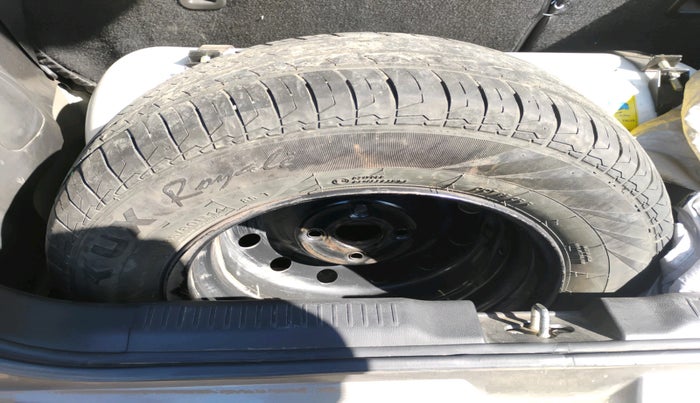 2022 Maruti Swift VXI CNG, Petrol, Manual, 59,300 km, tyre