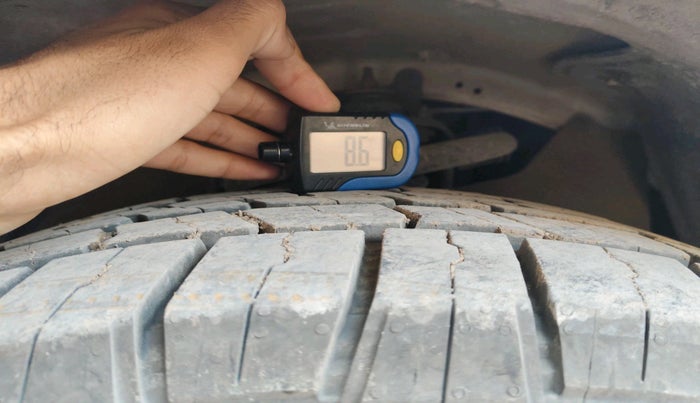 2014 Toyota Fortuner 3.0 4X2 MT, Diesel, Manual, 2,21,629 km, tyre