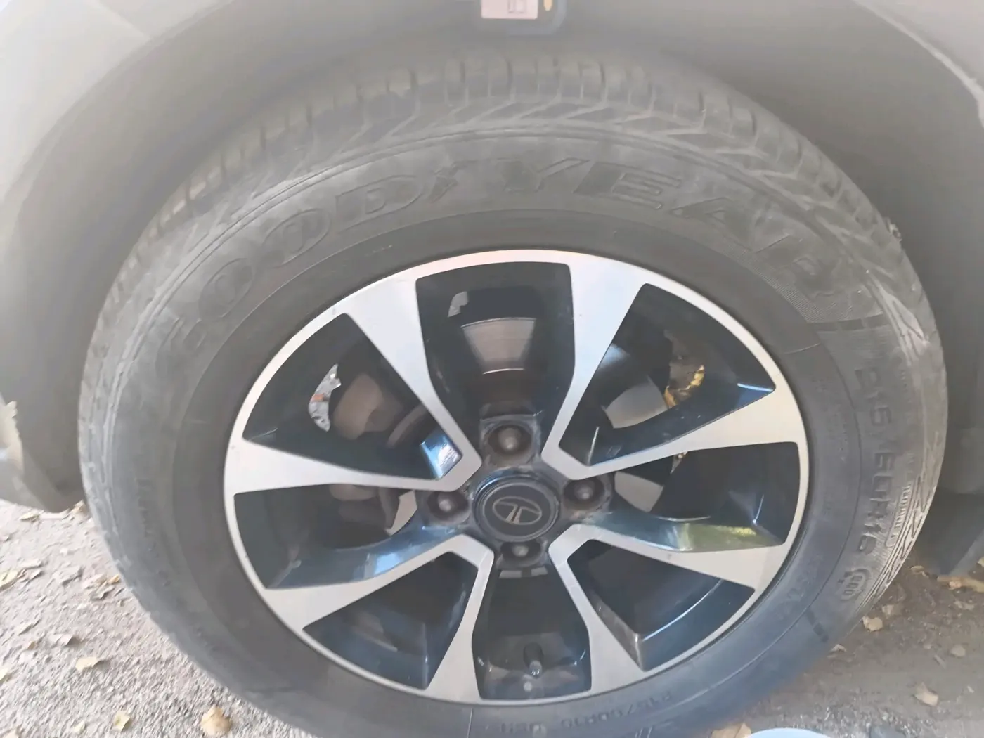 2020 Tata NEXON XZA PLUS SUNROOF DIESEL, Diesel, Automatic, 67,188 km, tyre