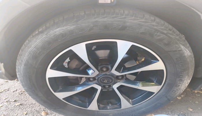 2020 Tata NEXON XZA PLUS SUNROOF DIESEL, Diesel, Automatic, 67,188 km, tyre