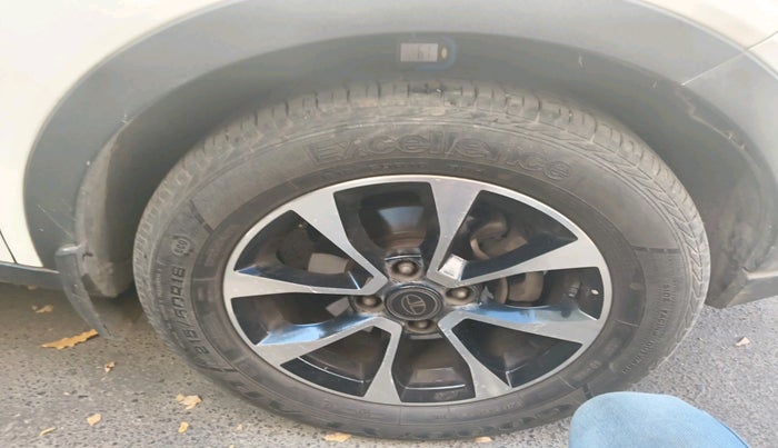 2020 Tata NEXON XZA PLUS SUNROOF DIESEL, Diesel, Automatic, 67,188 km, tyre