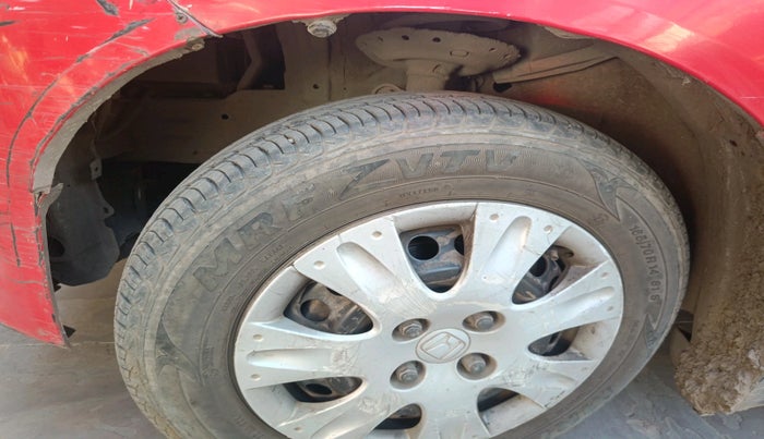 2012 Honda Brio S MT, Petrol, Manual, 1,23,656 km, tyre