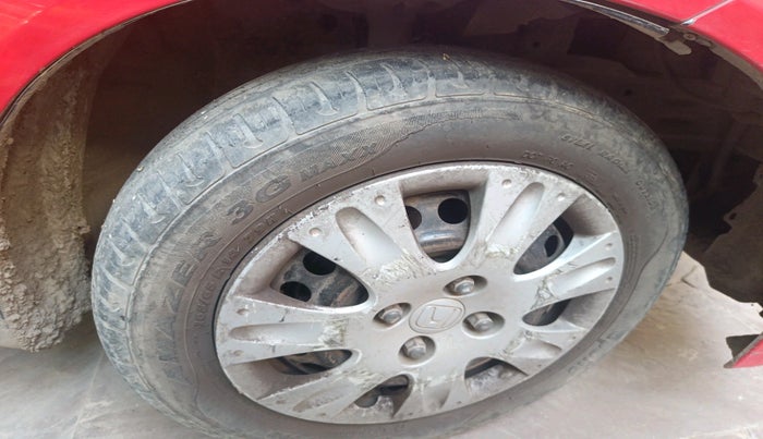 2012 Honda Brio S MT, Petrol, Manual, 1,23,656 km, tyre