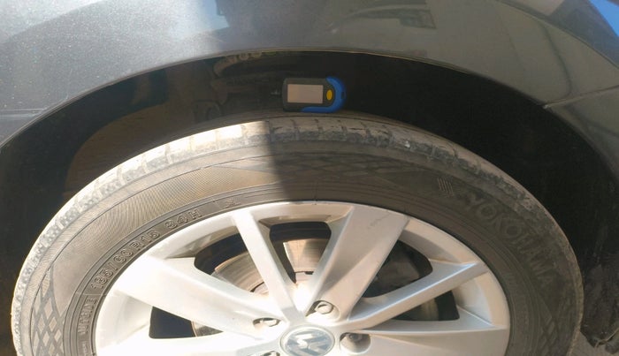 2016 Volkswagen Polo HIGHLINE1.2L, Petrol, Manual, 1,40,000 km, tyre