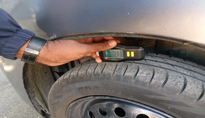 2017 Maruti Wagon R 1.0 VXI AMT, Petrol, Automatic, 88,632 km, tyre