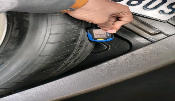 2012 Mercedes Benz E Class 220 CDI AT, Diesel, Automatic, 1,00,425 km, tyre