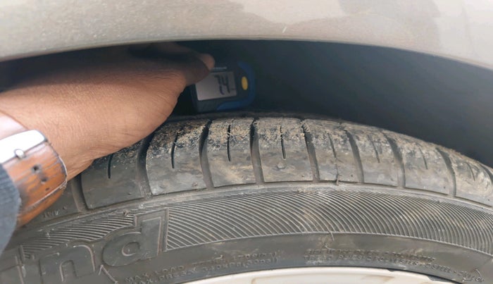 2012 Mercedes Benz E Class 220 CDI AT, Diesel, Automatic, 1,00,425 km, tyre