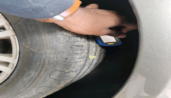 2012 Mercedes Benz E Class 220 CDI AT, Diesel, Automatic, 1,00,425 km, tyre