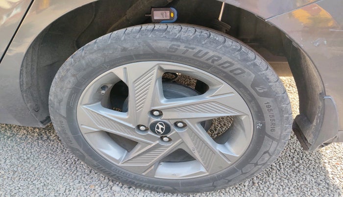 2020 Hyundai Verna SX 1.5 VTVT, Petrol, Manual, 1,02,554 km, tyre