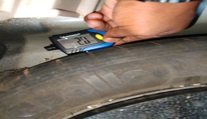 2019 Mahindra XUV300 W8 1.5 DIESEL, Diesel, Manual, 1,19,992 km, tyre