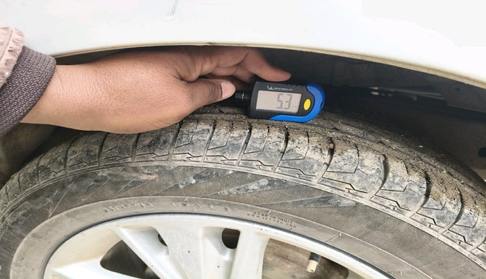 2017 Toyota Innova Crysta 2.8 ZX AT 7 STR, Diesel, Automatic, 1,77,898 km, tyre