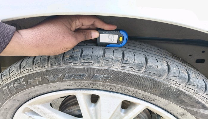 2017 Toyota Innova Crysta 2.8 ZX AT 7 STR, Diesel, Automatic, 1,77,898 km, tyre