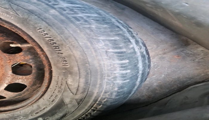 2014 Ford Figo ZXI 1.2 PETROL, Petrol, Manual, 1,10,351 km, tyre