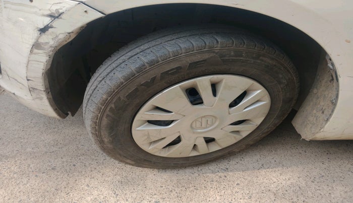 2012 Maruti Swift VXI, Petrol, Manual, 1,06,497 km, tyre
