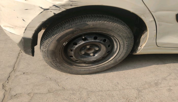 2012 Maruti Swift VXI, Petrol, Manual, 1,06,497 km, tyre