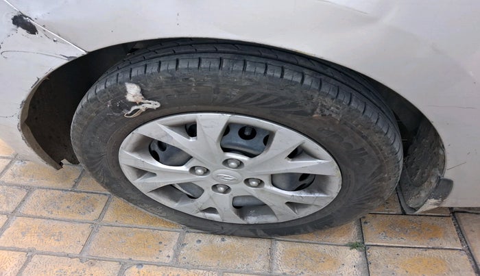 2016 Hyundai Grand i10 SPORTZ 1.1 CRDI, Diesel, Manual, 1,04,579 km, tyre