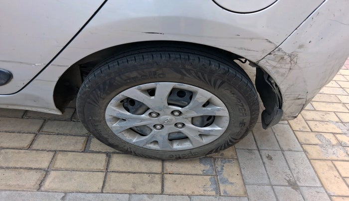 2016 Hyundai Grand i10 SPORTZ 1.1 CRDI, Diesel, Manual, 1,04,579 km, tyre