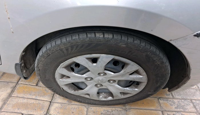 2016 Hyundai Grand i10 SPORTZ 1.1 CRDI, Diesel, Manual, 1,04,579 km, tyre