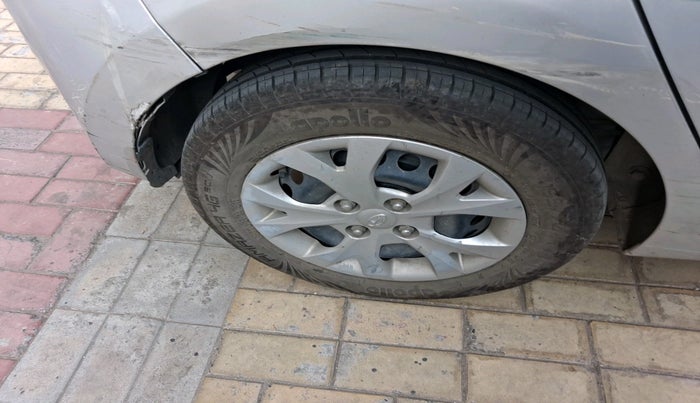 2016 Hyundai Grand i10 SPORTZ 1.1 CRDI, Diesel, Manual, 1,04,579 km, tyre