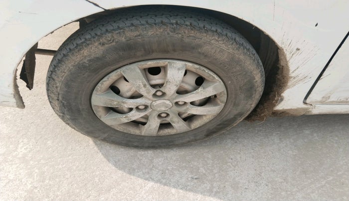 2015 Hyundai Eon ERA +, Petrol, Manual, 1,87,778 km, tyre