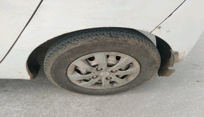 2015 Hyundai Eon ERA +, Petrol, Manual, 1,87,778 km, tyre