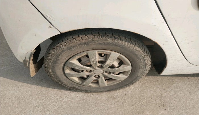 2015 Hyundai Eon ERA +, Petrol, Manual, 1,87,778 km, tyre