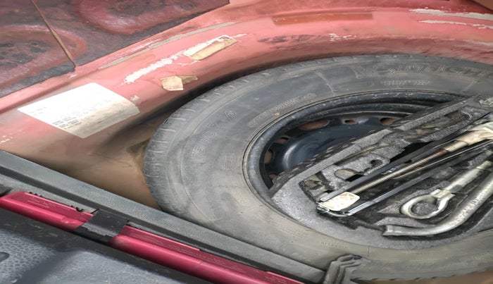 2011 Volkswagen Polo TRENDLINE 1.2L DIESEL, Diesel, Manual, 1,17,914 km, tyre