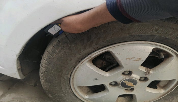 2011 Chevrolet Aveo LT 1.4, Petrol, Manual, 1,00,000 km, tyre