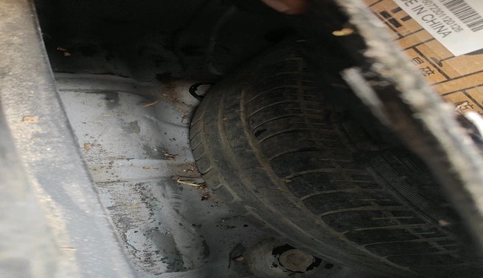 2011 Chevrolet Aveo LT 1.4, Petrol, Manual, 1,00,000 km, tyre