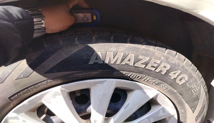 2015 Maruti Swift Dzire VXI, Petrol, Manual, 1,50,643 km, tyre