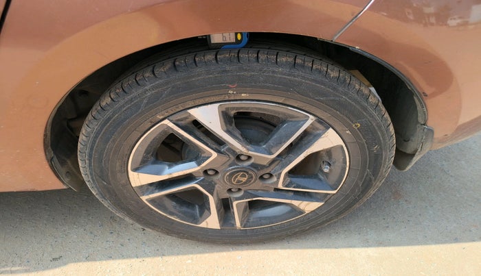 2017 Tata TIGOR XZ PETROL, Petrol, Manual, 2,04,353 km, tyre