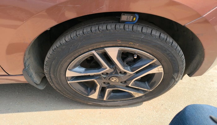 2017 Tata TIGOR XZ PETROL, Petrol, Manual, 2,04,353 km, tyre