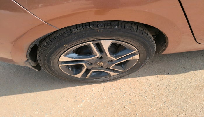 2017 Tata TIGOR XZ PETROL, Petrol, Manual, 2,04,353 km, tyre