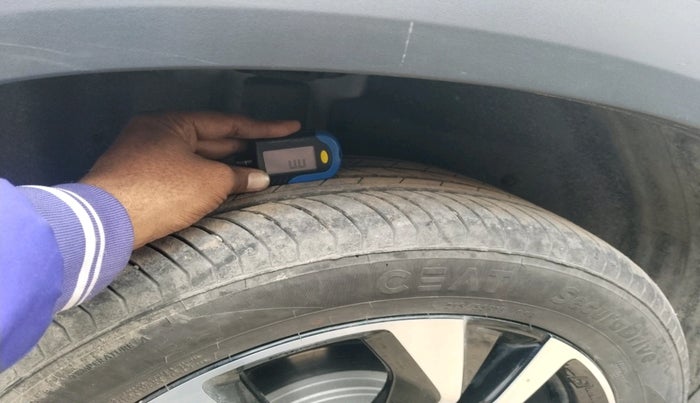 2024 MG HECTOR PLUS SHARP PRO 1.5 TURBO MT 7 STR, Petrol, Manual, 4,402 km, tyre