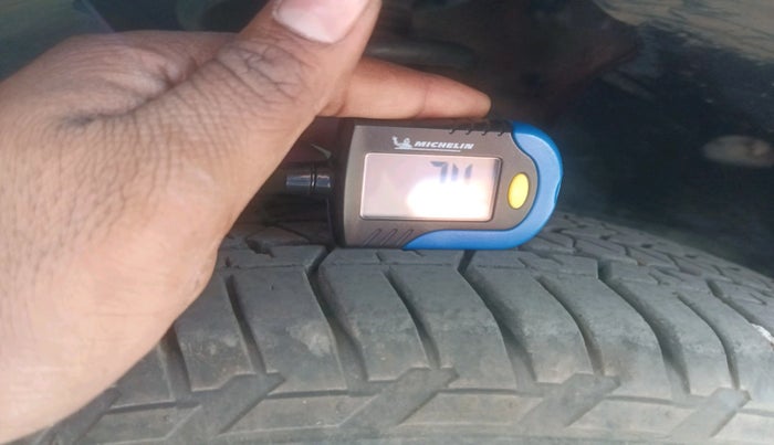 2017 Mahindra XUV500 W10 AT, Diesel, Automatic, 71,892 km, tyre