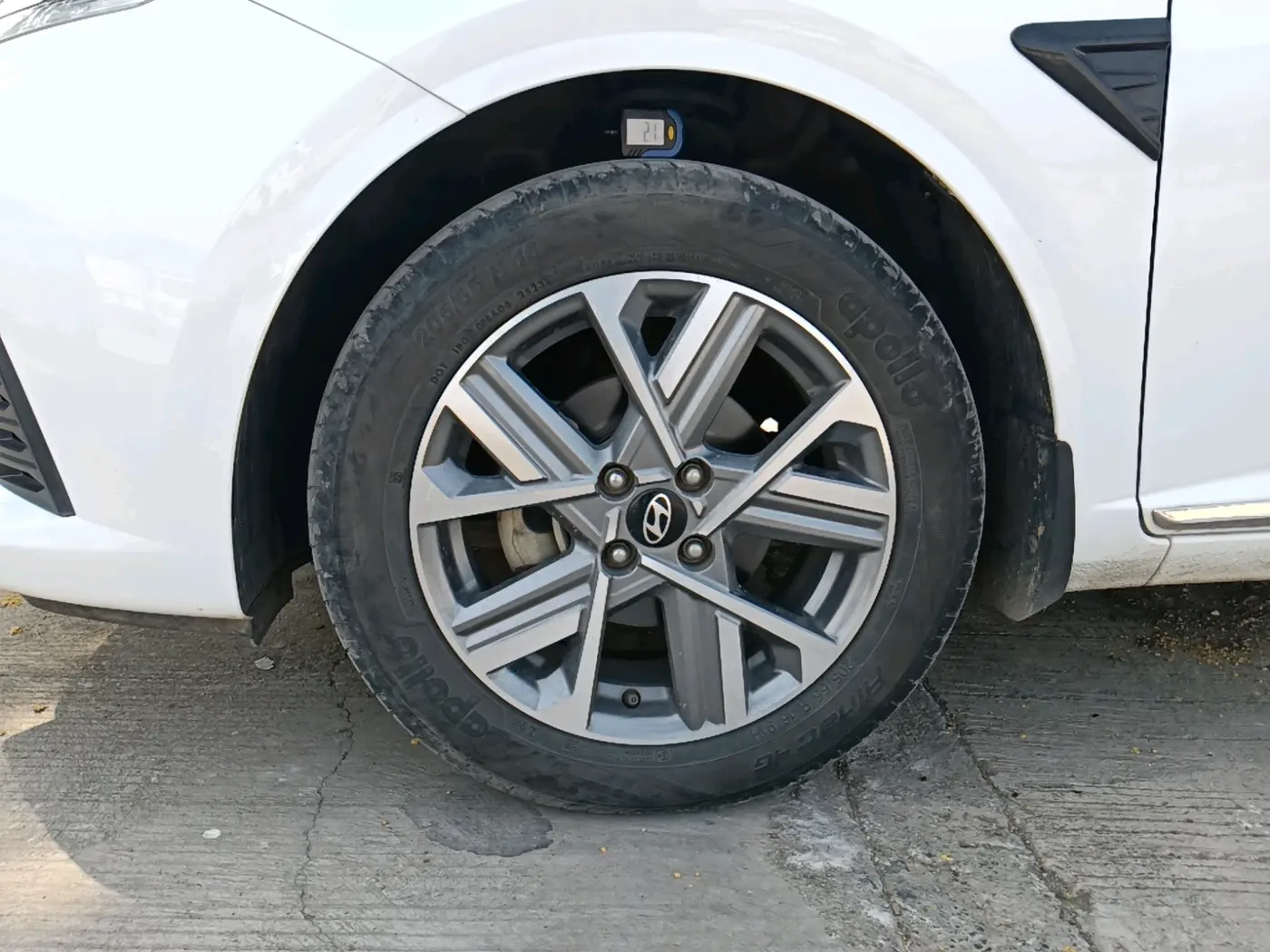 2023 Hyundai Verna SX 1.5 l MPI, Petrol, Manual, 61,600 km, tyre