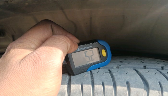 2022 Toyota Innova Crysta 2.7 GX AT 7 STR, Petrol, Automatic, 23,300 km, tyre