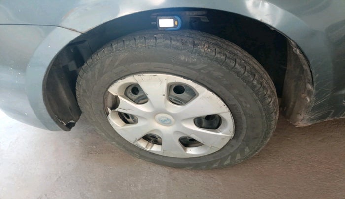 2011 Maruti Swift VXI, Petrol, Manual, 1,23,068 km, tyre