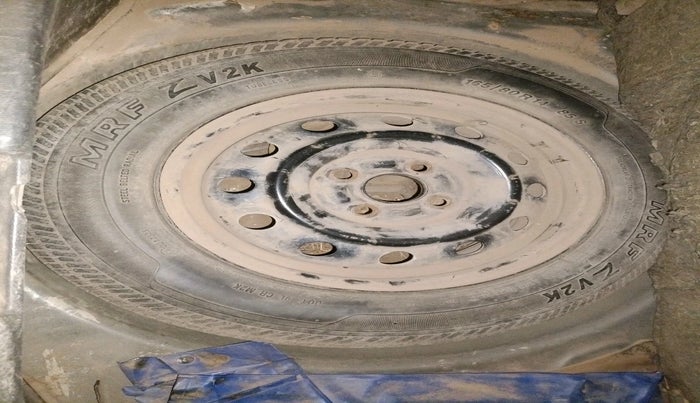 2011 Maruti Swift VXI, Petrol, Manual, 1,23,068 km, tyre