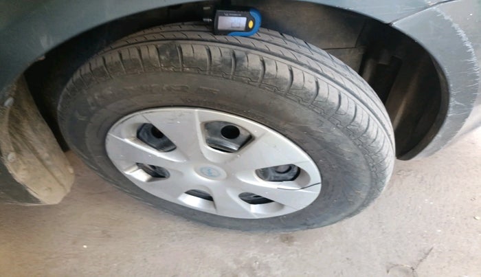 2011 Maruti Swift VXI, Petrol, Manual, 1,23,068 km, tyre