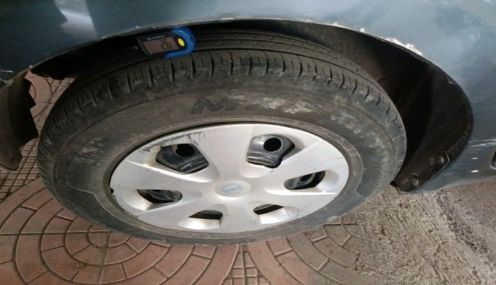 2011 Maruti Swift VXI, Petrol, Manual, 1,23,068 km, tyre