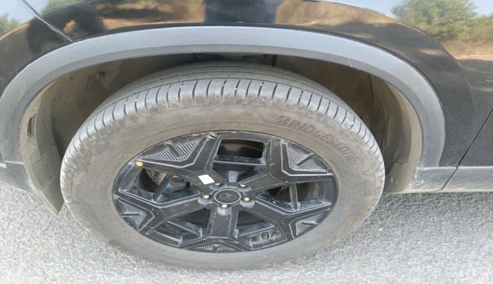 2024 Tata Safari ACCOMPLISHED PLUS 6 STR DARK EDITION, Diesel, Manual, 43,415 km, tyre