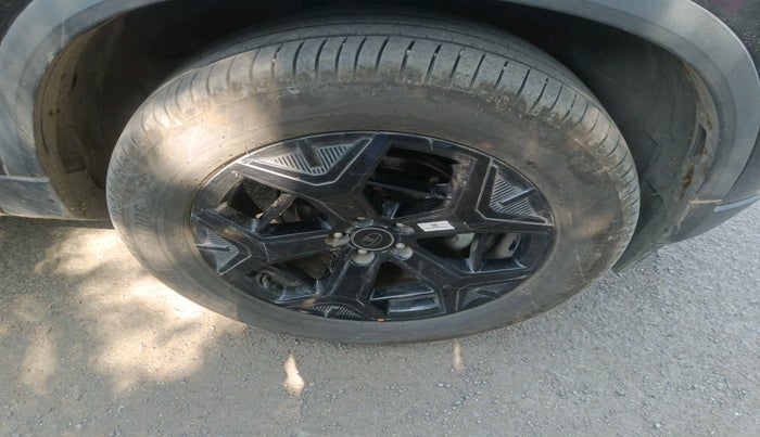 2024 Tata Safari ACCOMPLISHED PLUS 6 STR DARK EDITION, Diesel, Manual, 43,415 km, tyre